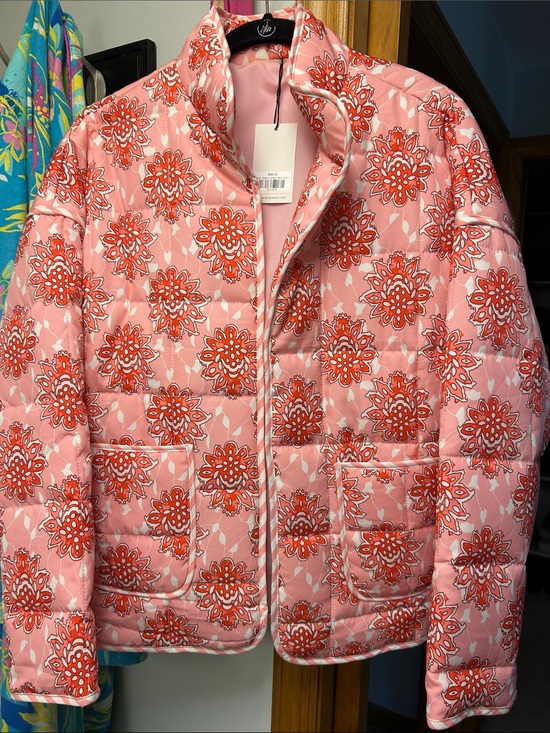 Avara Jackets & Blazers - NWT Size L. Quilted Pink Floral Puff Jacket.